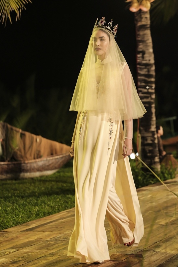 Trương Thị May hóa thành Cụ bà đẹp nhất thế giới